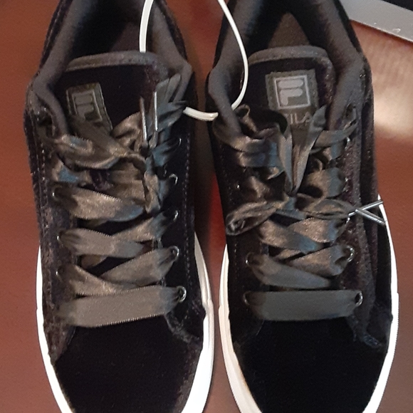 NWT Fila Velvet size 8 - Picture 2 of 5